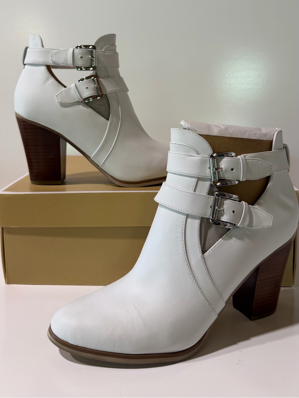 Michael Kors Walden Leather Booties – NEW IN BOX – Optic White – Women’s Size 9